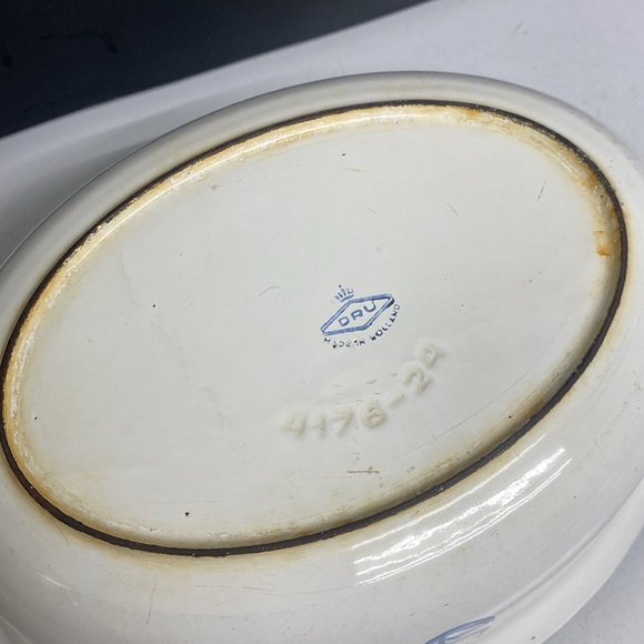 Dru Holland Enamel Cast Iron Blue Tulip Covered Casserole Dish 4176-24 - Picture 16 of 17